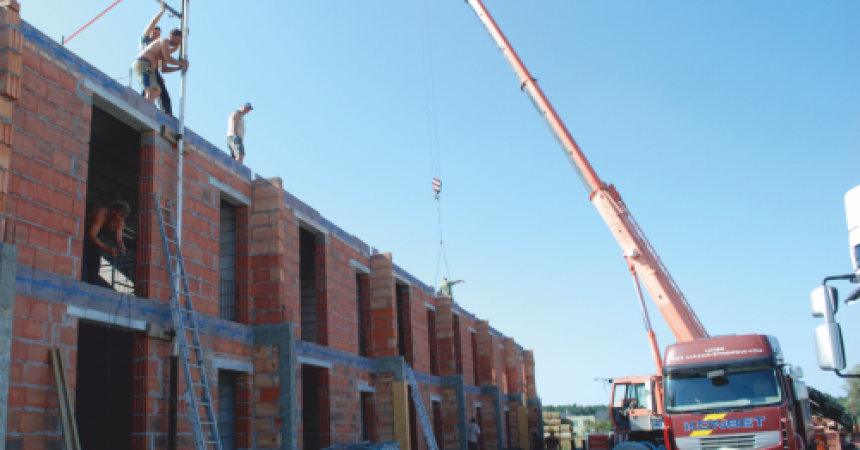 750 m2 stropu w 16h! – fotorelacja z montażu stropu SMART w kompleksie jedenastu domów szeregowych 750 m2 stropu w 16h! – fotorelacja z montażu stropu SMART w kompleksie jedenastu domów szeregowych