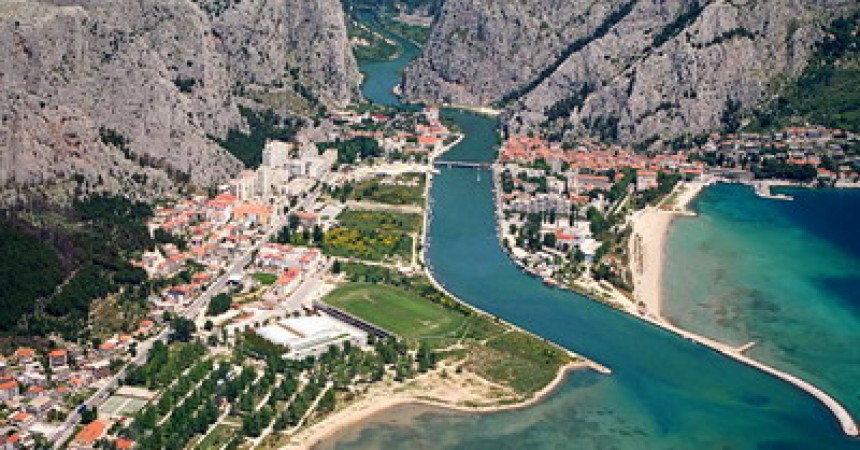 Omis, wakacyjny kurort Chorwacji Omis, wakacyjny kurort Chorwacji