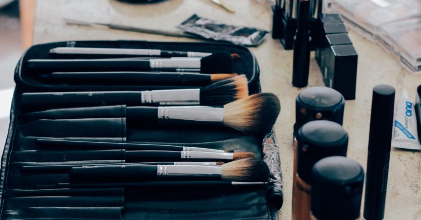 5 kosmetyków, które każdy powinien mieć w kosmetyczce 5 kosmetyków, które każdy powinien mieć w kosmetyczce