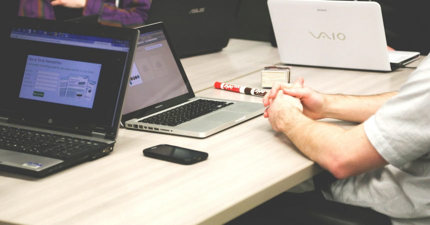 Urządzenie stanowiska pracy biurowej według zasad BHP Urządzenie stanowiska pracy biurowej według zasad BHP