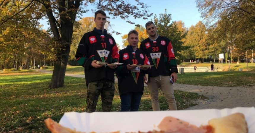 Mistrzowie Polski częstowali samodzielnie zrobioną Pizzą z Da Grasso Mistrzowie Polski częstowali samodzielnie zrobioną Pizzą z Da Grasso