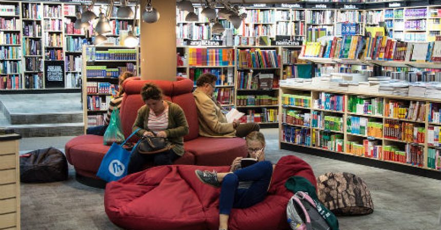 Co oferują nam księgarnie internetowe? Co oferują nam księgarnie internetowe?