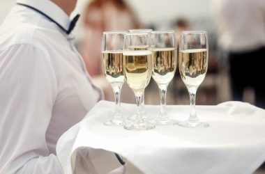Jak wybrać odpowiedni catering aby impreza zapadła na długo w pamięci gości?