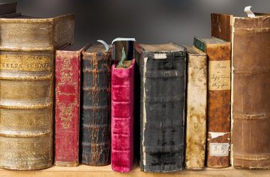 Wycena starych książek – co wpływa na ich wartość?