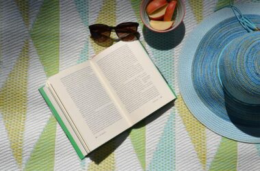 Letnie czytanie – jaką książkę czytać latem?