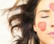Jak zadbać o skórę twarzy – kilka praktycznych wskazówek
