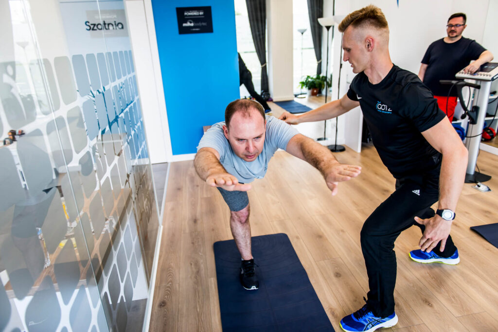 Norbert Gotz trening personalny, trener personalny Kraków, trening osobisty, trener perosnalny online, ćwiczenia, rozciąganie, stretching