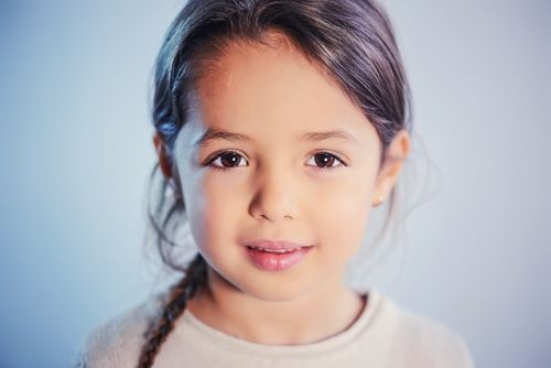 fizjoterapia dzieci - mała dziewczynka